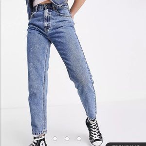 Pull&Bear mom jeans size 4 in medium blue. Great condition!